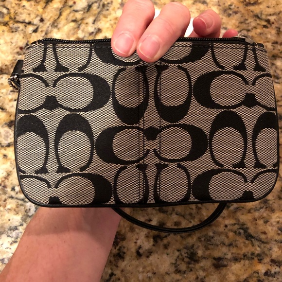 Coach small wristlet never used - Picture 3 of 3